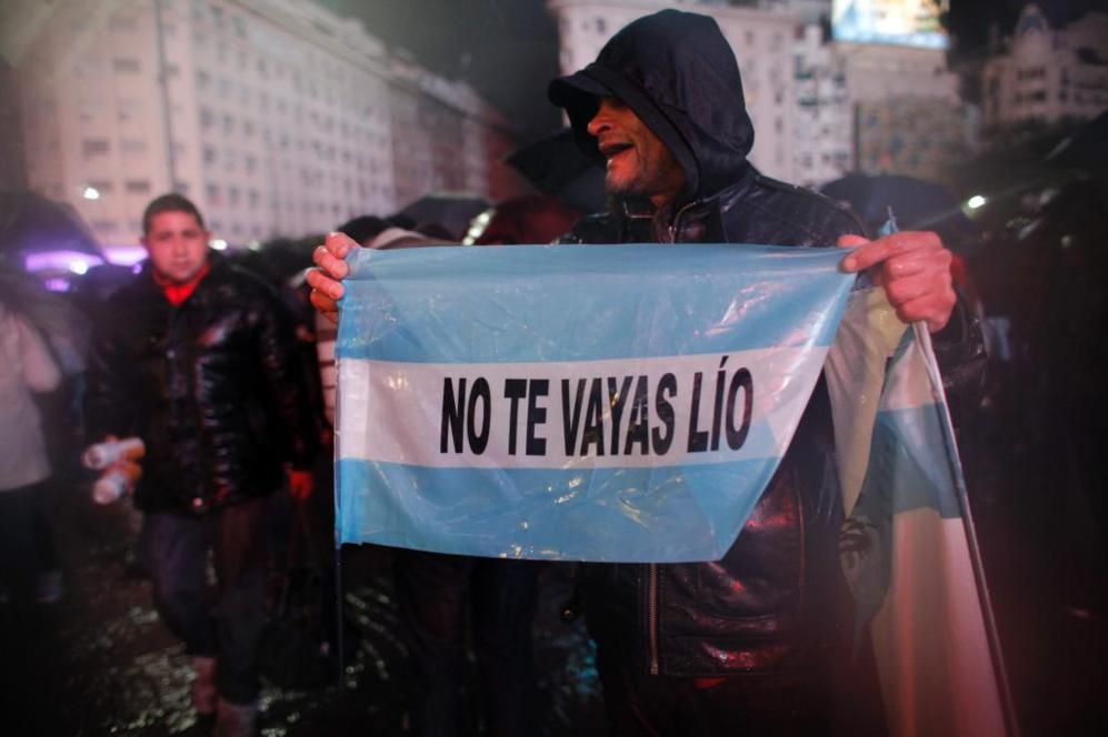 Bajo la lluvia de Buenos Aires, el mensaje est clarsimo: 'No te...