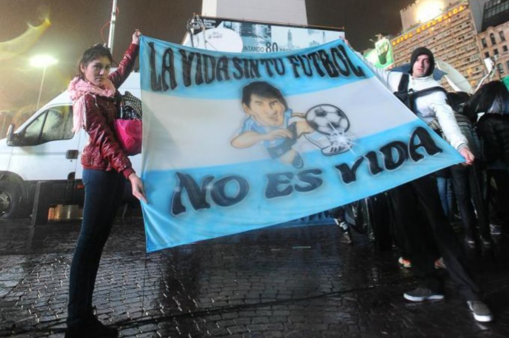 Aún más fuerte lo que escriben estos hinchas en... | Fútbol | EL MUNDO