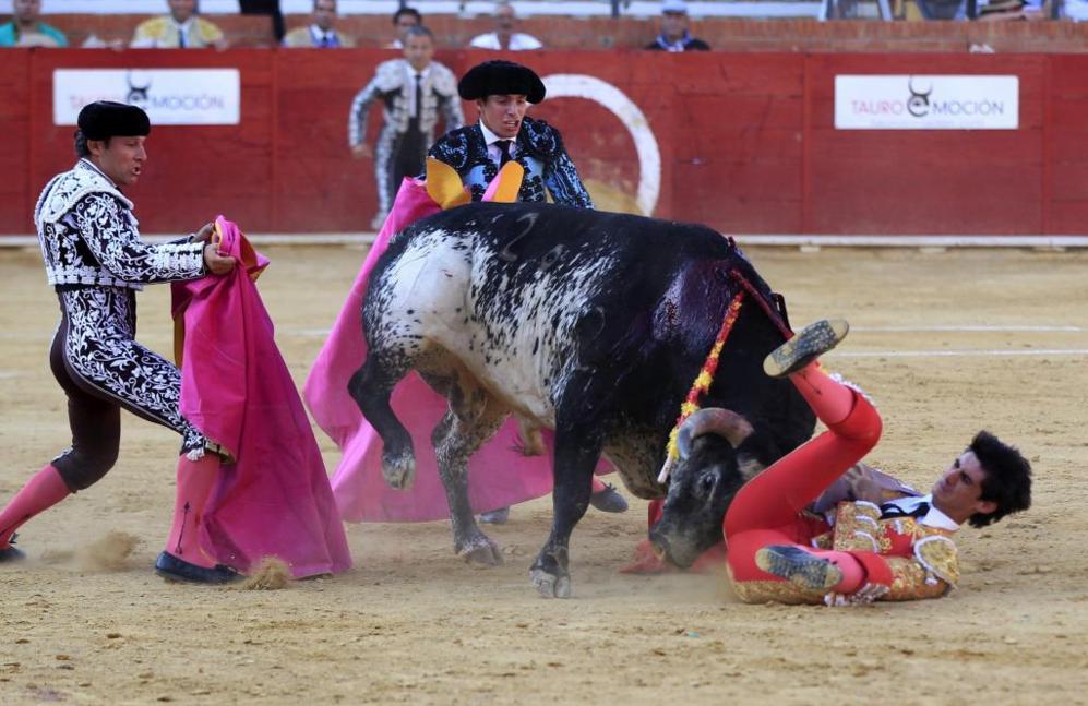 La cornada tuvo lugar en en la plaza de toros de Teruel, donde se...