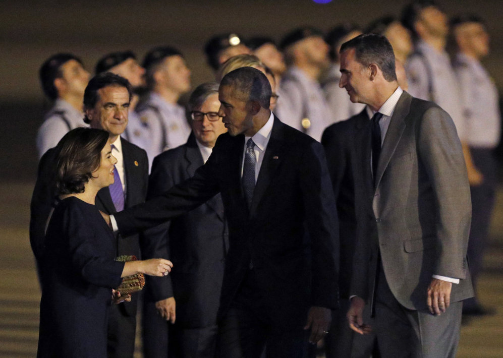 Barack Obama saluda a la vicepresidenta en funciones, Soraya Senz de...