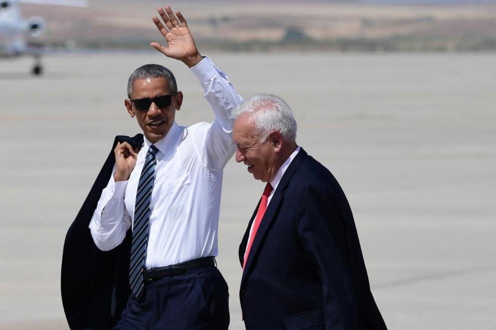 Barack Obama pasea junto al ministro Garca-Margallo por la pista de...