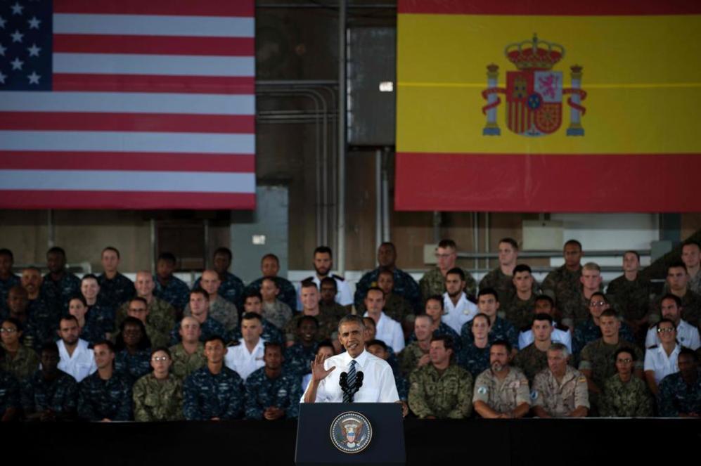 Barack Obama se dirige a los militares de la base naval de Rota, en...