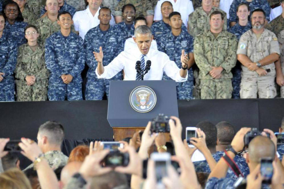 Barack Obama, durante su discurso a los militares en la base Naval de...