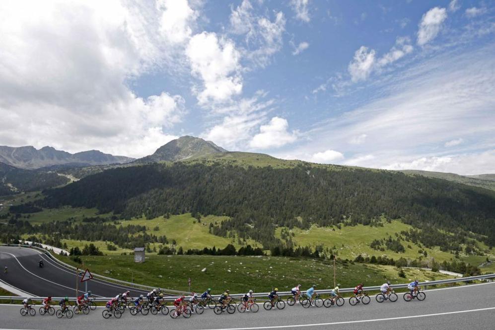 Ciclistas del Tour de Francia en el kilmetro 197 de la dcima etapa...
