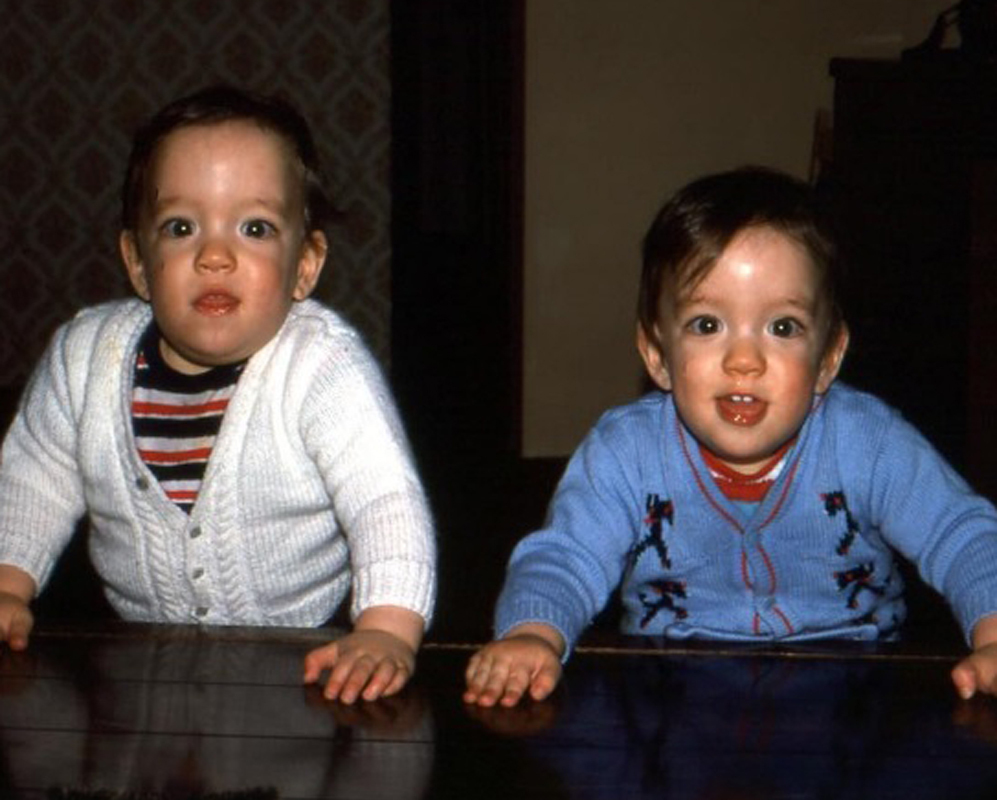 Los gemelos Scott nacieron el 28 de abril de 1978 en Vancouver,...