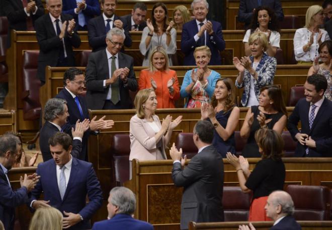 Ana Pastor, aplaudida tras ser elegida presidenta del Congreso.