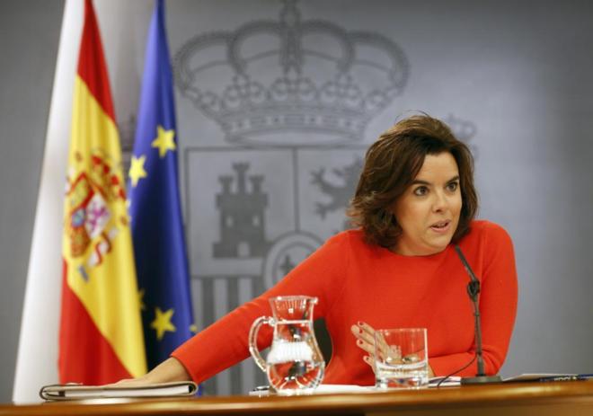 La vicepresidenta y portavoz &apos;popular&apos;, Soraya Sáenz de Santamaría,...