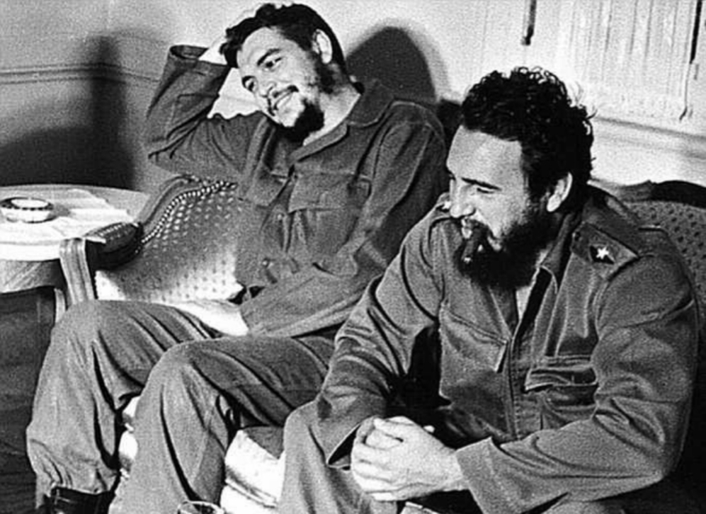 En octubre de 1967 cae en combate el argentino Ernesto "Che" Guevara,...