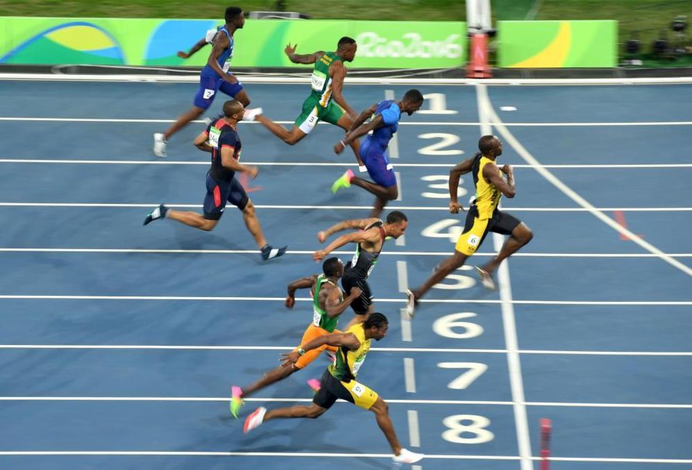 Usain Bolt par el cronmetro en 9,81 segundos en la final de los...