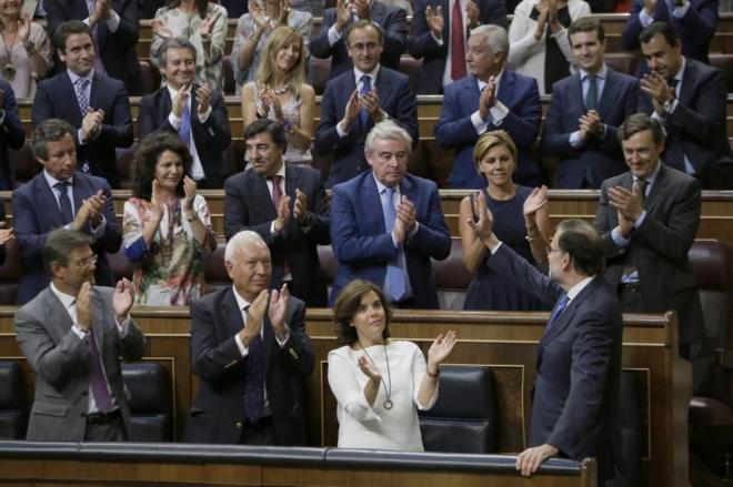 Mariano Rajoy recibe el aplauso de la bancada &apos;popular&apos;.