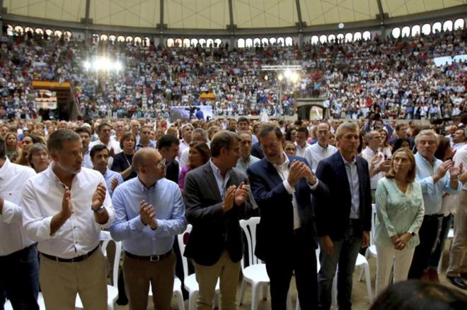 Mariano Rajoy, con Alberto Nez Feijo y los dirigentes del PP de...