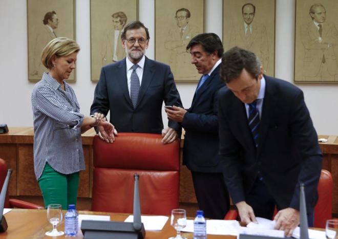 Mariano Rajoy (2-i), junto a Mara Dolores de Cospedal, Jos Antonio...