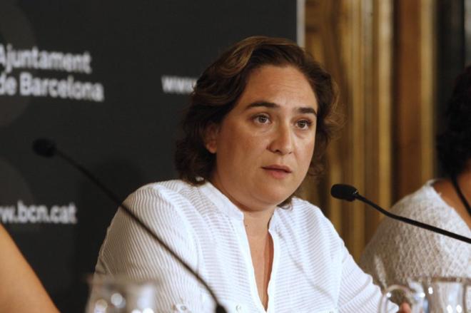 Ada Colau Se Enzarza Con Los Mossos Por El Desahucio De Una Madre Con 