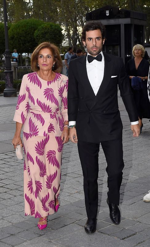 Ana Botella y su hijo Alonso Aznar, a su llegada a la inauguracin de...
