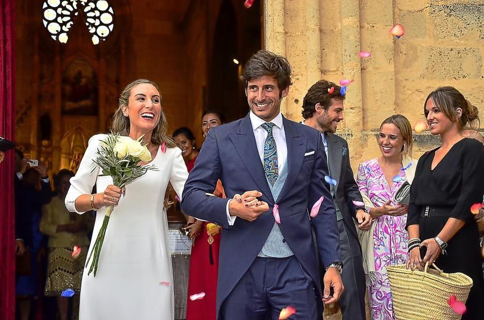 Los novios ha contrado matrimonio en una pequea iglesia del Puerto...