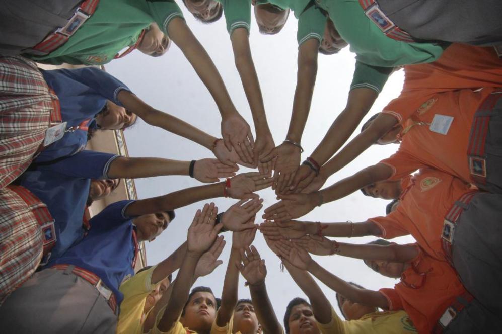 Estudiantes indios y profesores celebran el Da Internacional de la...