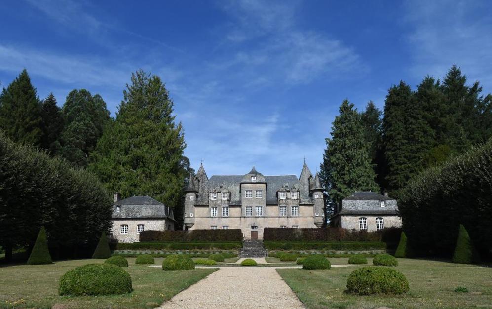 Vistas al 'Bity Castle', propiedad del ex presidente francs, Jacques...
