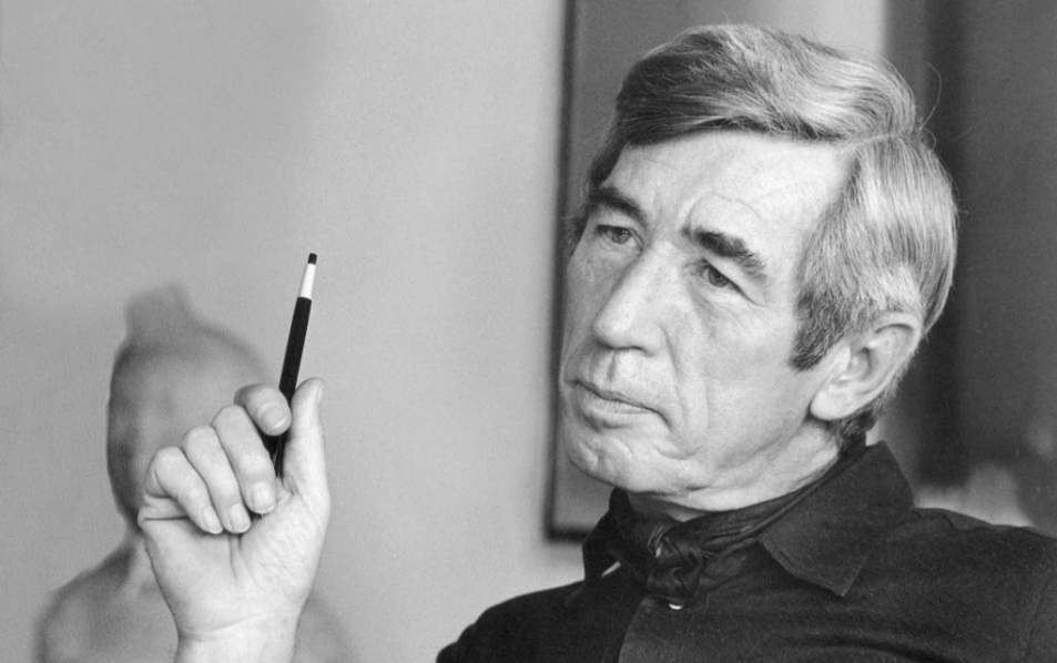 Georges Remi, alias Hergé, en su estudio de Bruselas en 1969.