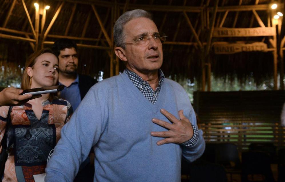 lvaro Uribe, ex presidente de Colombia, satisfecho con el resultado.
