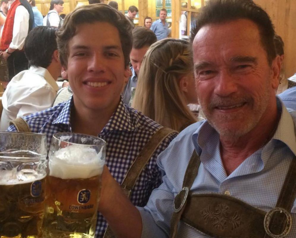 Arnold Schwarzenegger celebra el 19 cumpleaos de Joseph Baena, fruto...