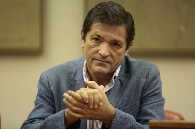 Javier Fernndez, presidente de la Comisin Gestora del PSOE, en el...