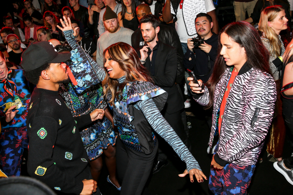 La modelo Iman saludando a Chance The Rapper | Yodona/moda | EL MUNDO
