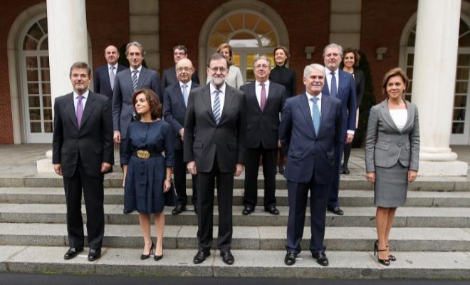 Mariano Rajoy junto a su nuevo equipo de Gobierno, en Moncloa, antes...
