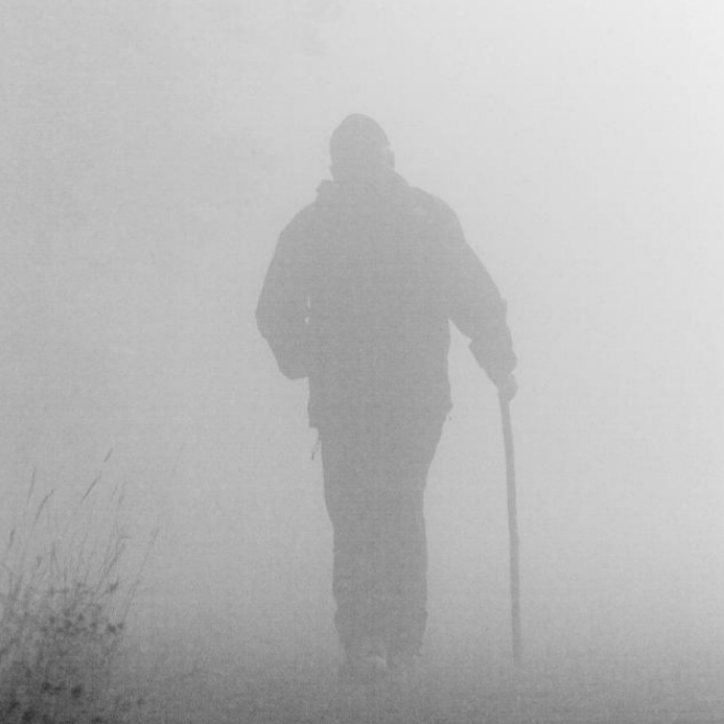 Un hombre pasea, el pasado mircoles, por el monte San Cristbal, en...