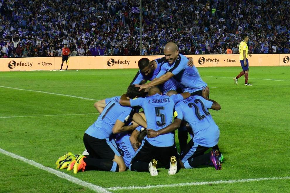 Uruguay venci 2-1 a Ecuador en la que es su sexta victoria en...