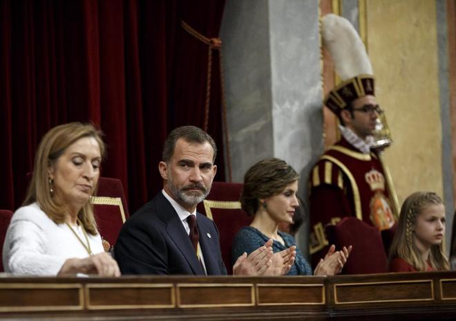 Felipe VI, con la presidenta del Congreso, Ana Pastor, la Reina y sus...