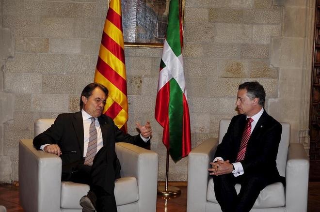 El ex presidente de la Generalitat Artur Mas y el Lehendakari Iigo...