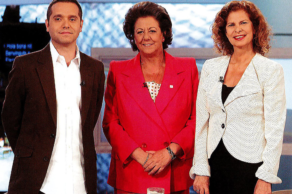 La alcaldesa,con sus rivales electorales en 2007: Amadeu Sanchis (EU)...