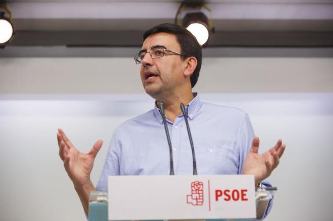 El portavoz de la gestora del PSOE, Mario Jimnez, en rueda de prensa...