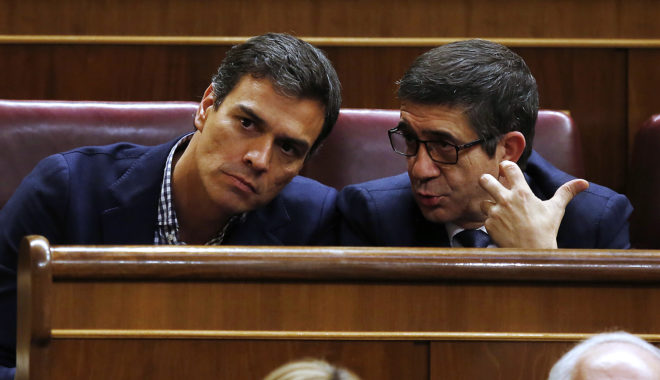 Pedro Snchez y Patxi Lpez, en el Congreso despus de la dimisin...