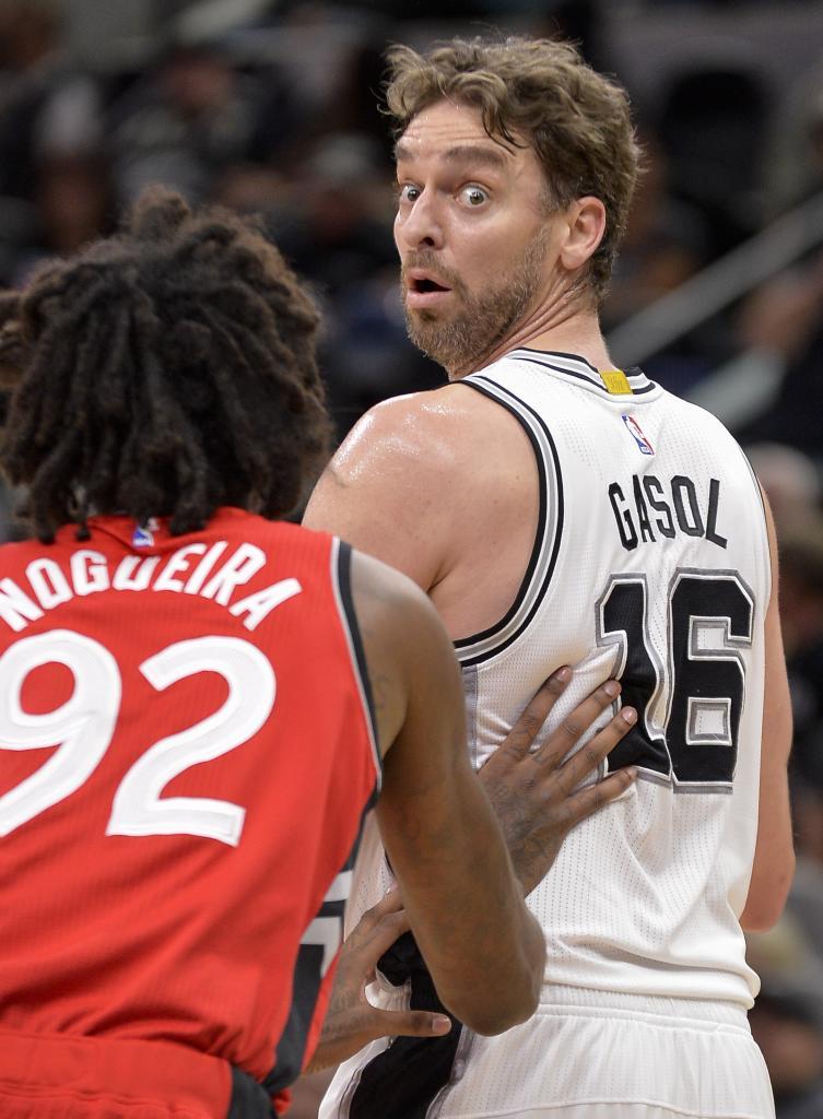 Los Spurs de Pau Gasol ganaron con facilidad por 110-82 a los Raptors...