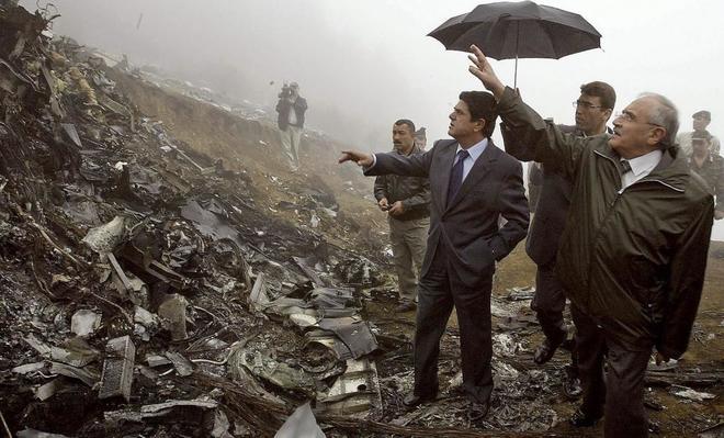 Federico Trillo visita el lugar del accidente con el ministro turco de...