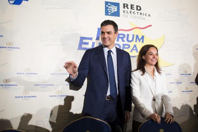 La lder del PSOE en Madrid, Sara Hernndez, junto a Pedro Snchez...