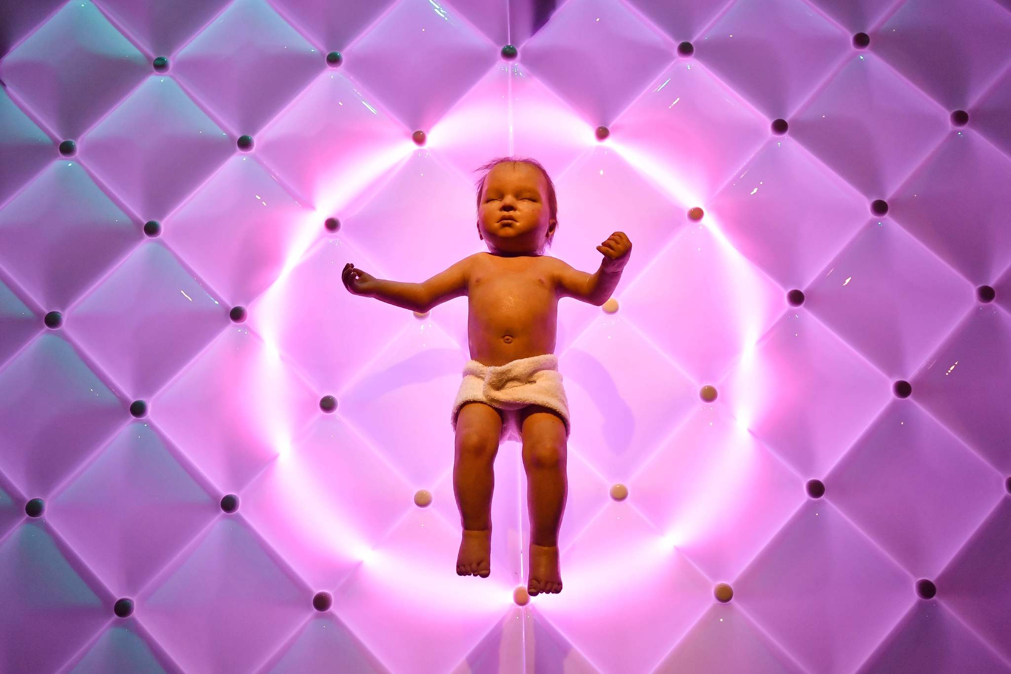 Un beb Animatronic forma parte de la exposicin ROBOT en el...