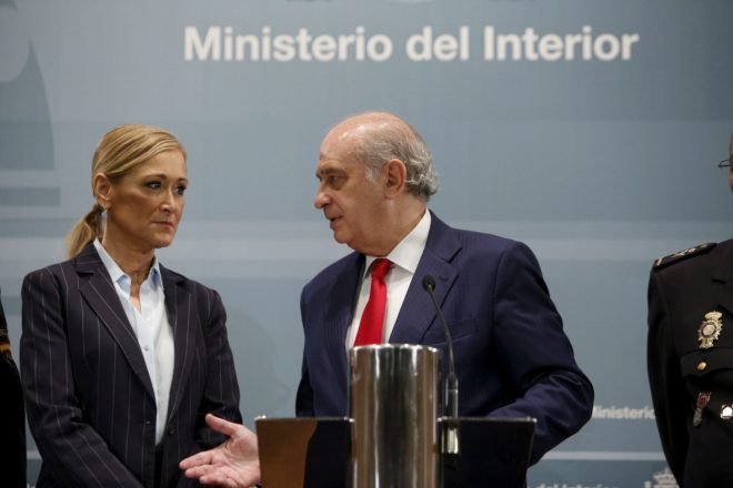 El ministro del Interior, Jorge Fernndez Daz, junto a Cristina Cifuentes, entonces delegada del Gobierno en Madrid.