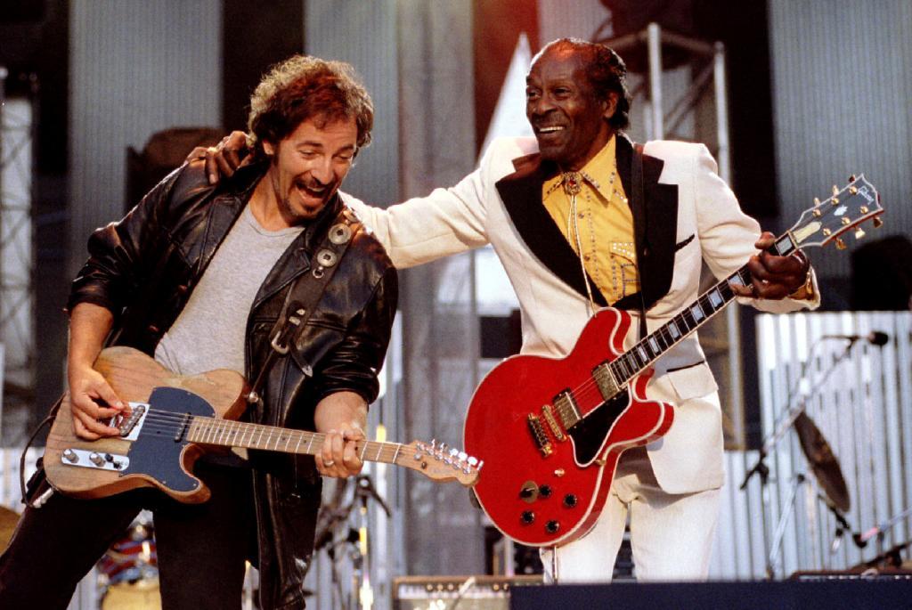 Bruce Springsteen y Chuck Berry tocado Johnny B. Good en Cleveland...