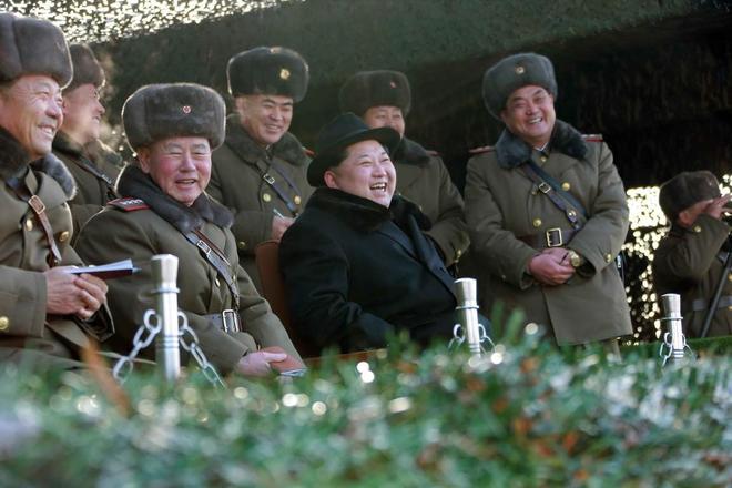 El lder norcoreano supervisa un ejercicio militar en Pyongyang.