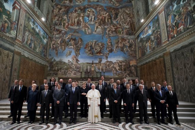 El Papa, junto a los lderes europeos en la Capilla Sixtina.