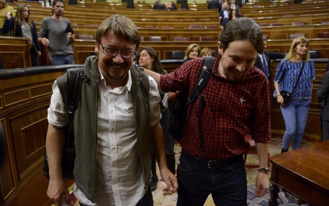 Pablo Iglesias, de Podemos, y Xavier Domench, de En Com Podem, en...