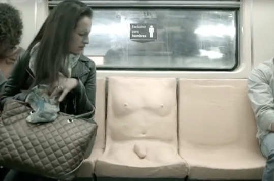 Un pene en un asiento del metro para concienciar sobre el acoso sexual | F5  sección | EL MUNDO