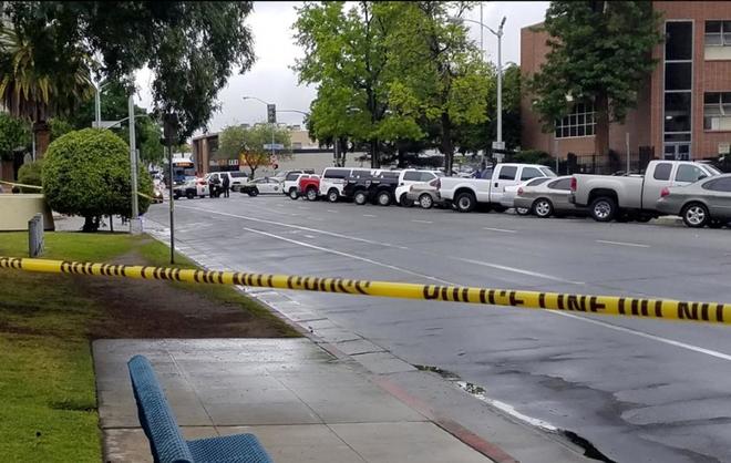 Calle acordonada por el tiroteo en Fresno, California.