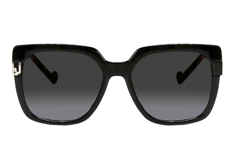Gafas de sol oversize negras (135 euros).