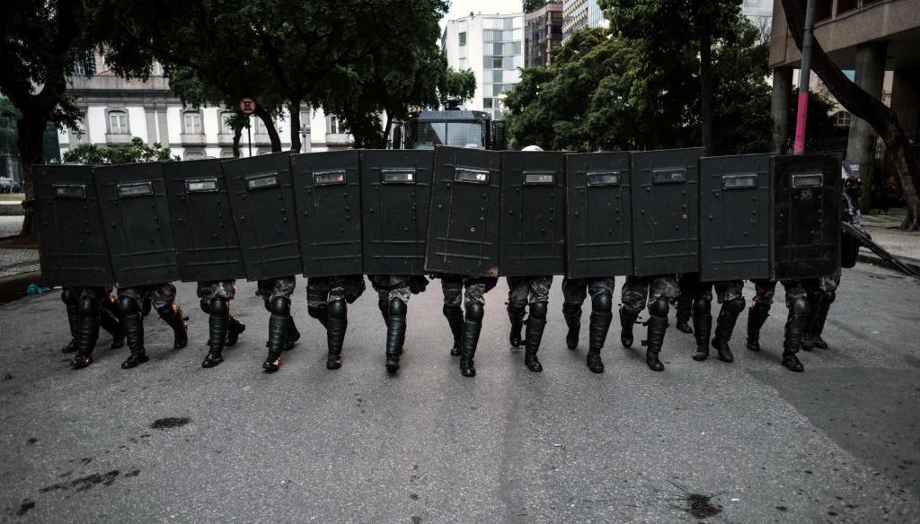 Antidisturbios formados en Ro de Janeiro en la jornada de huelga general convocada por los sindicatos.