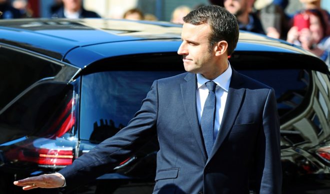 El presidente electo Emmanuel Macron, durante un funeral en la localidad francesa de Lannion.