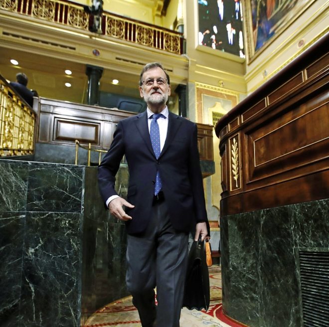 El presidente del Gobierno, Mariano Rajoy, entrando en el Hemiciclo...