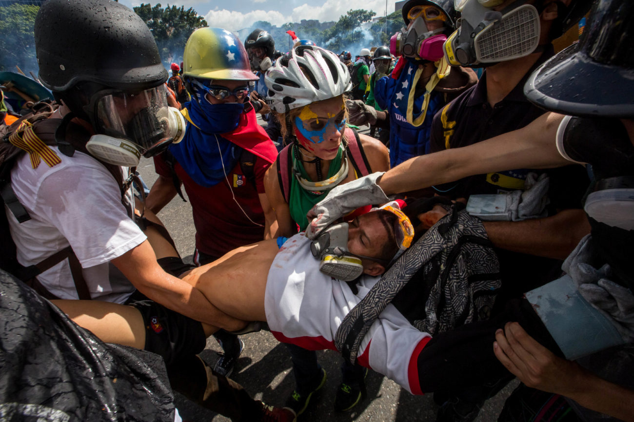 Las fuerzas de seguridad de Venezuela dispersaron nuevamente con...